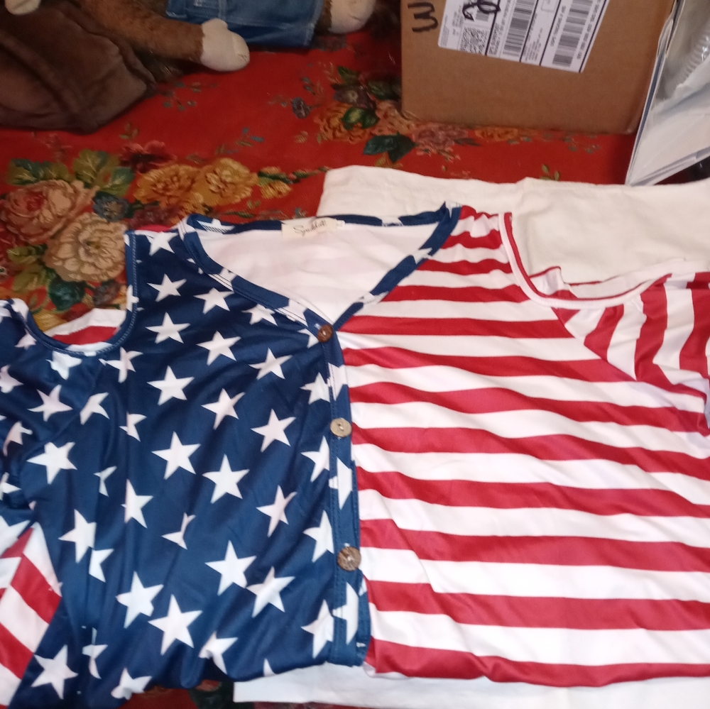 Womens 4th of July Cold Shoulder VN sleeve casual top. - Picture 4 of 6